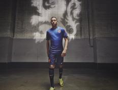 开云体育在线-唯一性的光耀，托尼在巴萨战胜利物浦之夜的不朽传奇