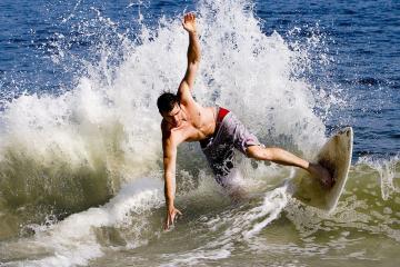 开云体育入口-蜂群溃散，王权更迭，当莫兰特的连续得分成为撕裂时代的尖啸