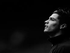 开云体育官网-跨越海洋的弧线，当胜利在绿茵与球台间交响