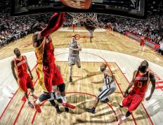 开云下载-戈贝尔筑起叹息之墙，灰熊三高阵绞杀风城公牛