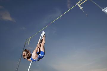 开云体育中国-戈贝尔筑起叹息之墙！湖人大举防守旗帜力克上海队