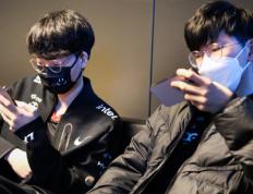 开云官方app入口-MAD翻盘DFM，369打出惊人五杀宿敌对决四强赛，点燃全场激情