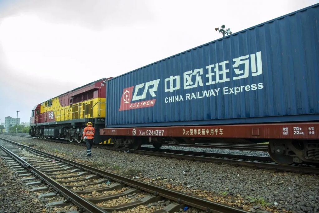 开云体育在线-德国联赛冠军浮现竞争日渐激烈:中欧联盟鼎力争锋的简单介绍