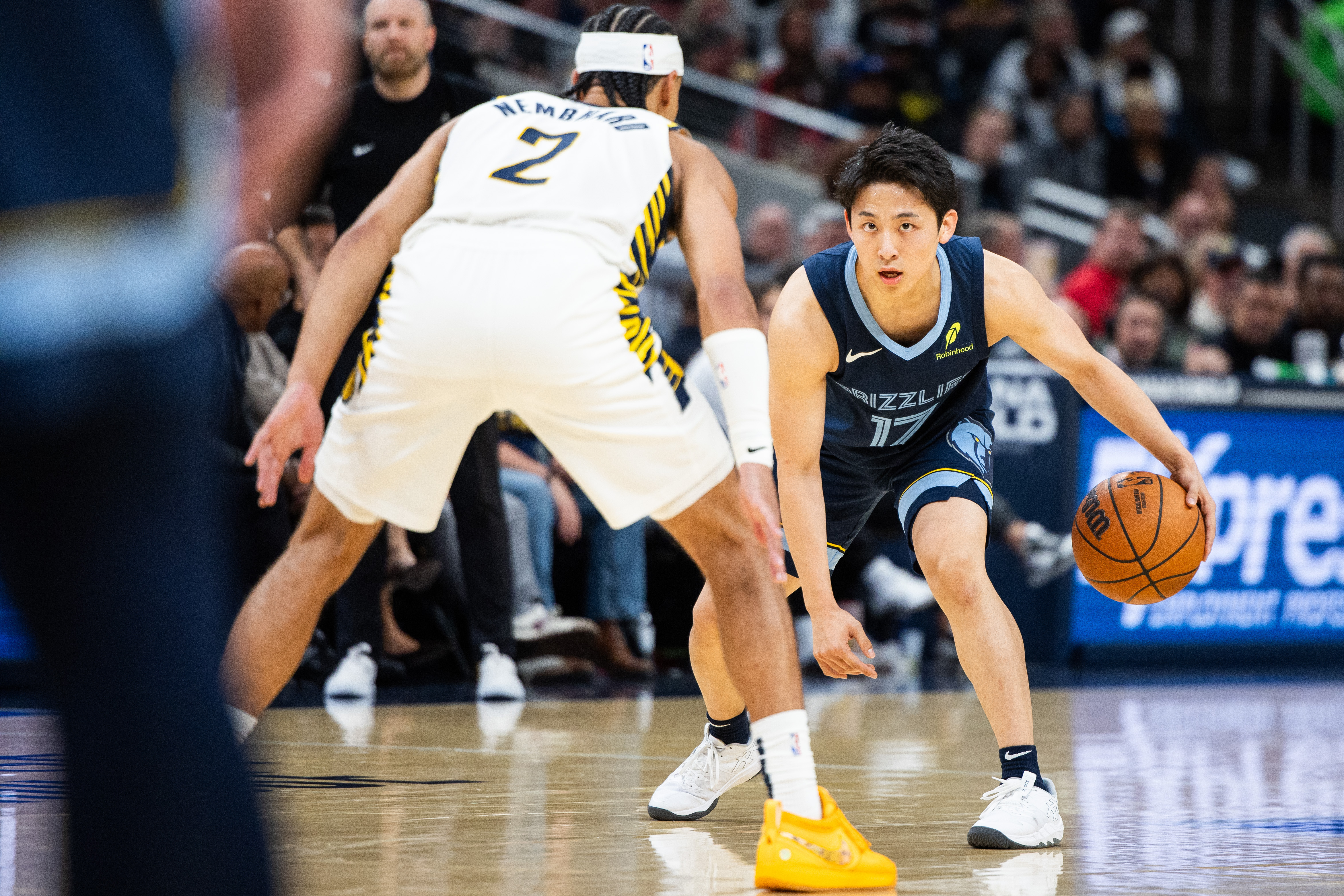 开云体育官网-一支NBA球队在比赛中迎来一位年轻球员的亮相