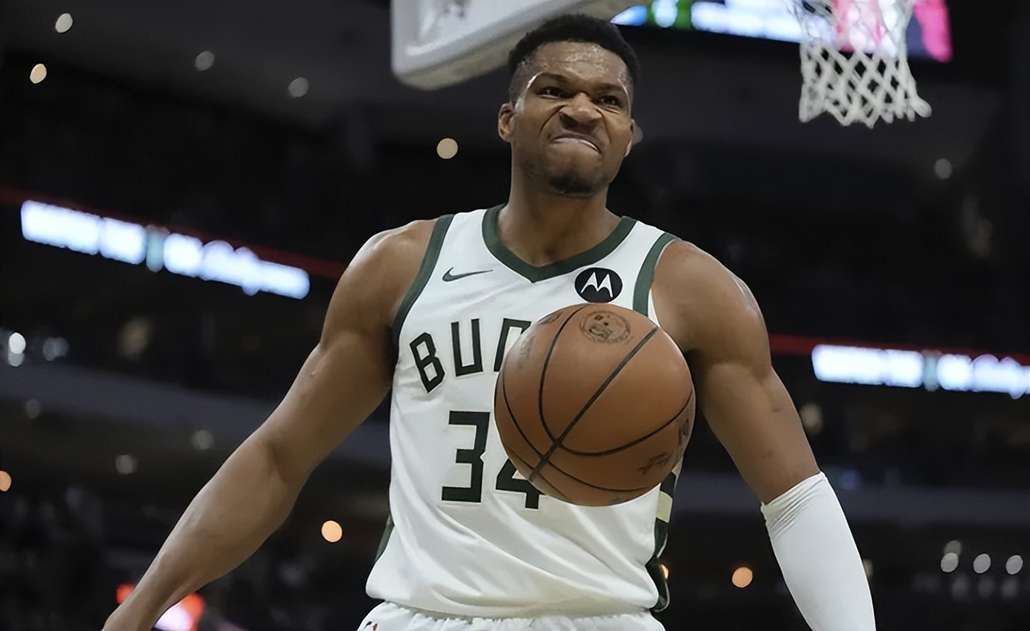 开云平台-雄鹿大胜太阳阿德托昆博砍下50分创个人纪录