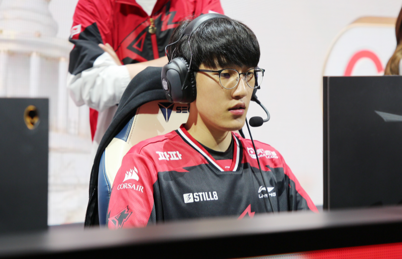 开云体育中国-包含CLG横扫TL，Xiaohu开启传奇时刻顶尖较量小组赛，引爆全场热议的词条