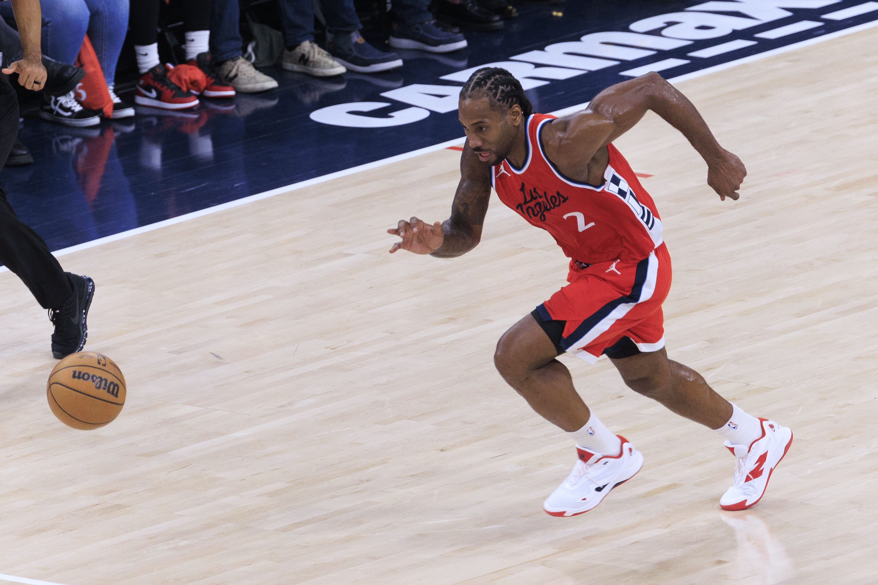 开云APP-快船队大胜火箭队,莱昂纳德砍下30+10