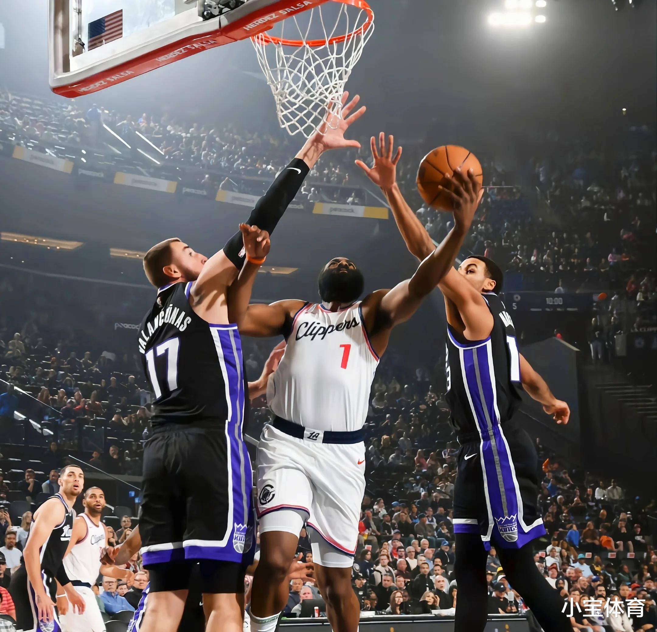 开云APP-快船队大胜火箭队,莱昂纳德砍下30+10