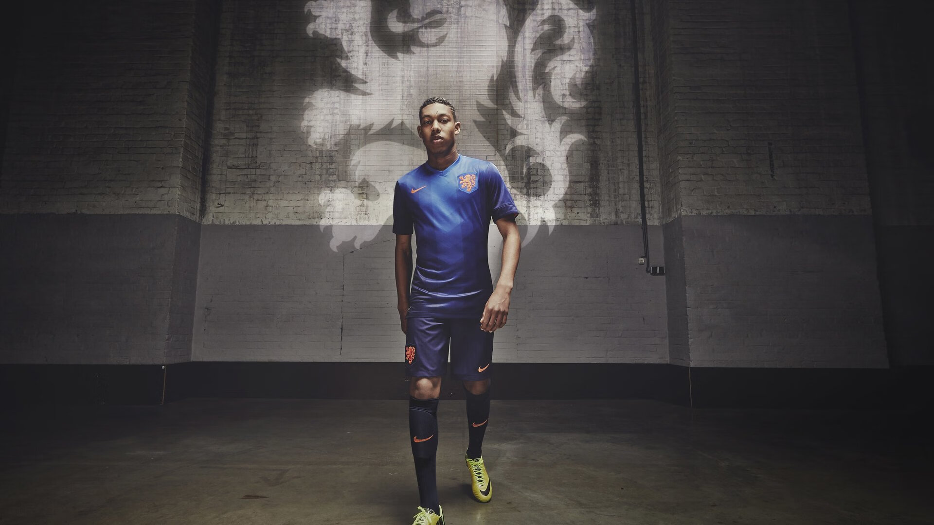 开云体育在线-唯一性的光耀,托尼在巴萨战胜利物浦之夜的不朽传奇