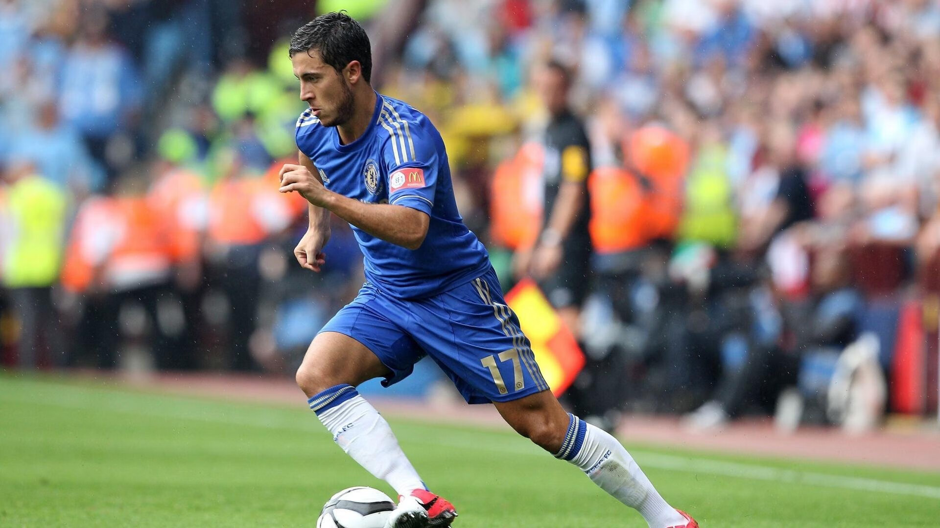 开云体育下载-古典巨兽与现代巫师,当英超争冠烽火遇上了塞维利亚的欧联魔法